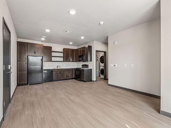 3rd image of 1570 Meadowlark Way #6