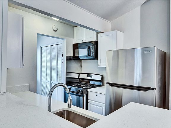 3rd image of 3514 Southridge Dr #A