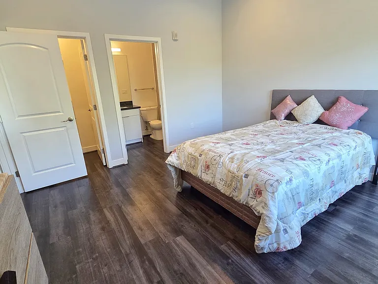 2651 S Hobart Blvd #9 — Photo 9