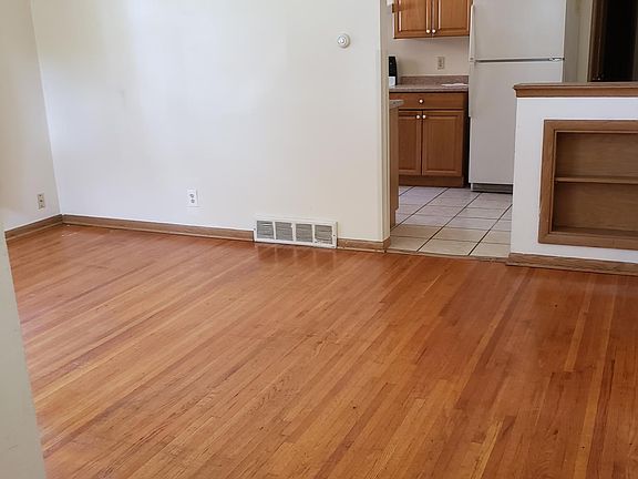 2nd image of 1100 26th Ave SE