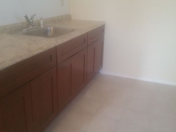 3rd image of 880-882 S 15th St