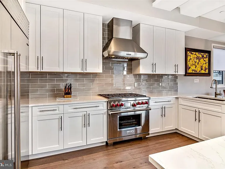 305 Green St — Photo 9