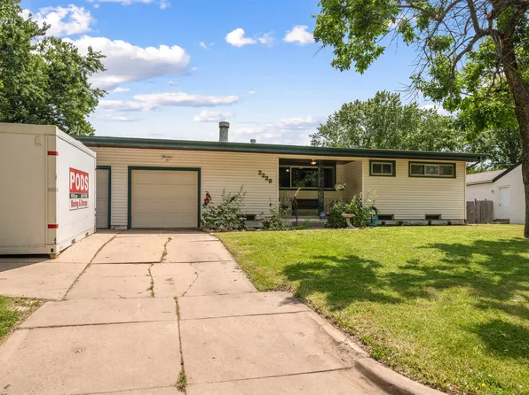 2228 S Crestway St, Wichita, KS 67218
