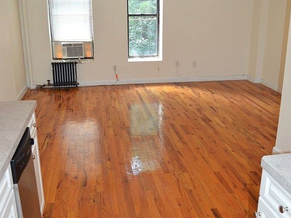 4th image of 322 E 6th St APT 10