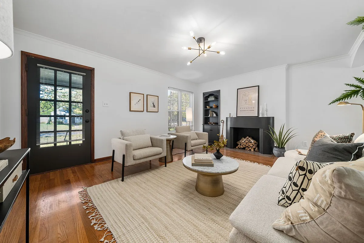 Building Photo - 2327 E Livingston Ave #2327