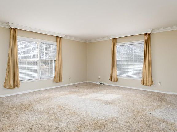 3rd image of 510 Sherwood Ct