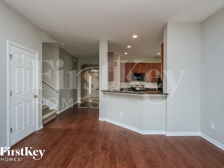 527 Dunaway Dr — Photo 3