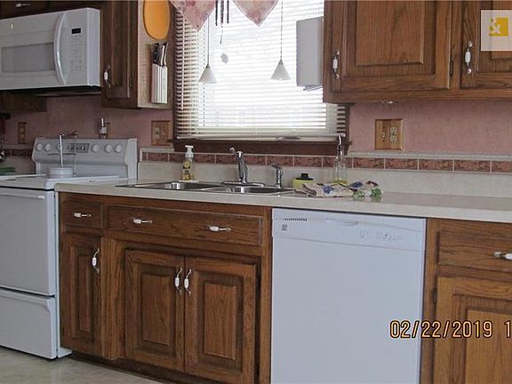 5th image of 806 NW Valley Woods Dr