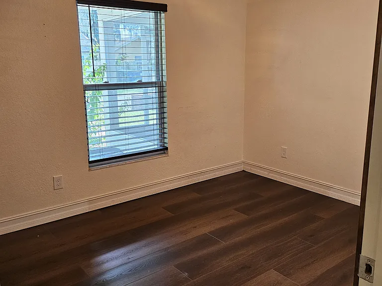 811 Douglas Ave — Photo 13