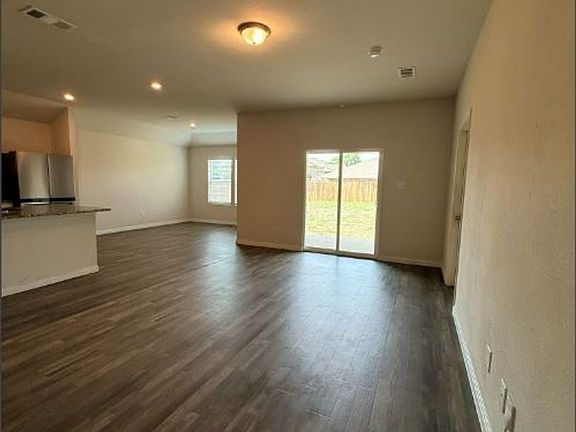 5th image of 3637 Silver Maple Ln