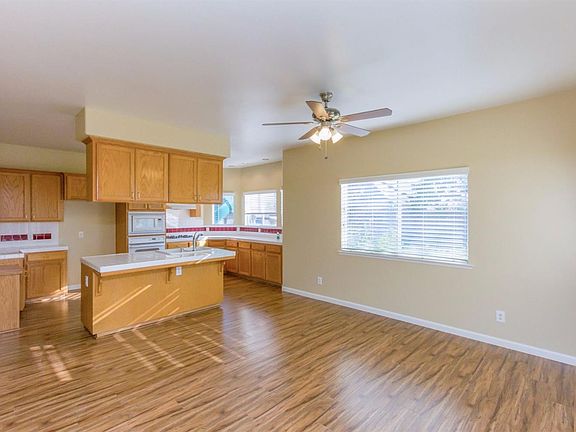 5th image of 2941 E Deyoung Dr