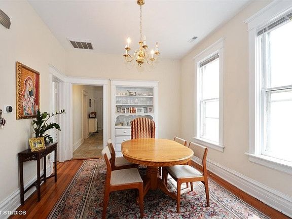 3rd image of 3724 N Marshfield Ave #2