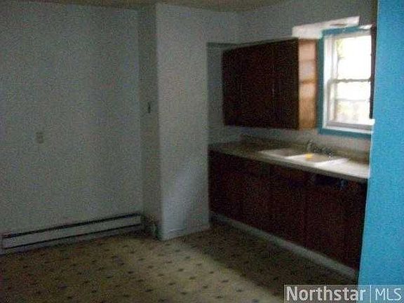 5th image of 830 27th Ave NE