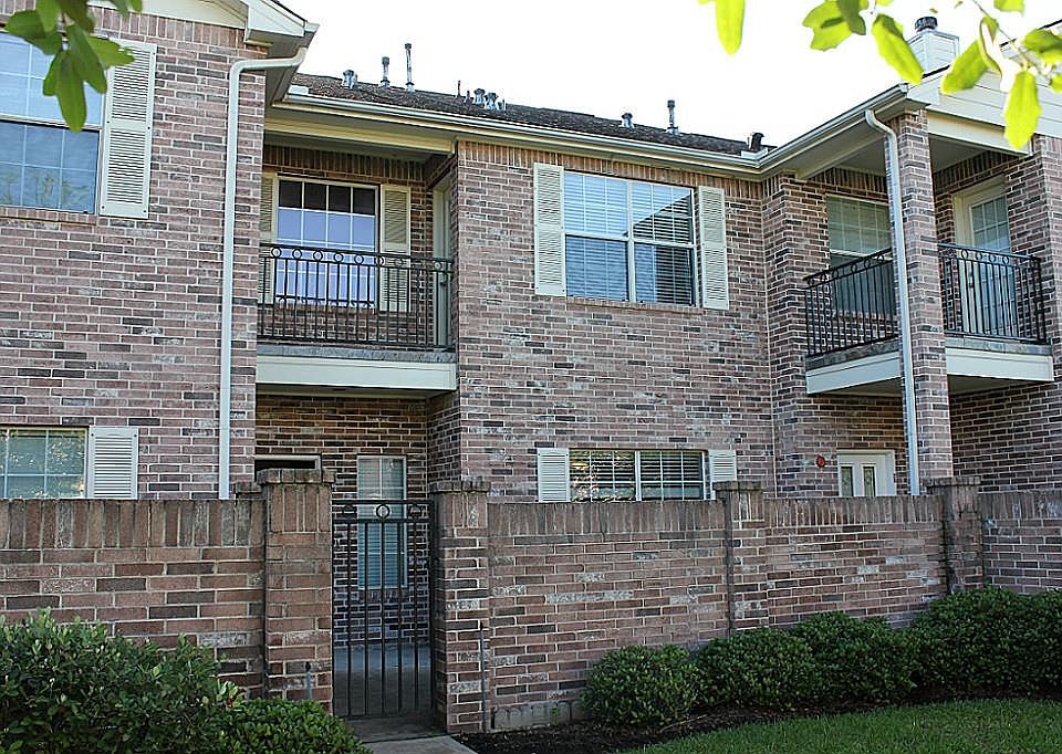 1st image of 2865 Westhollow Dr Unit 31