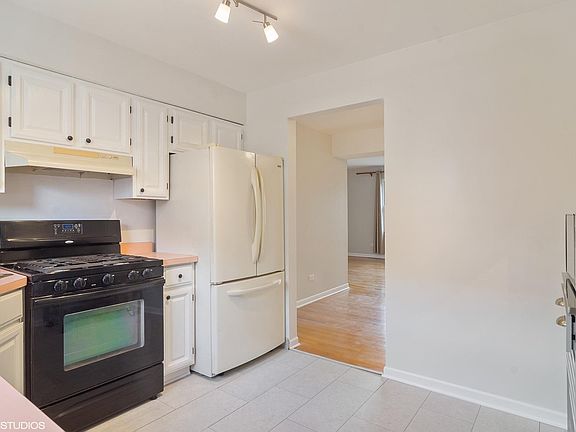 5th image of 201 W Johnson St #201