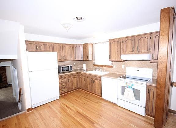 3rd image of 8363 Jane Lee Cir
