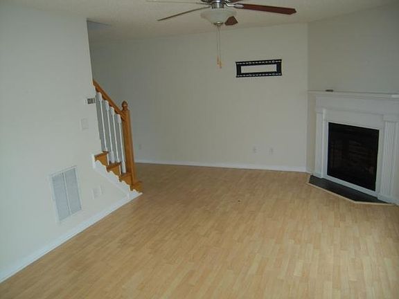 2nd image of 1201 Cross Creek Cir APT A8