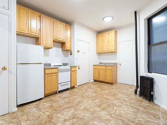5th image of 338 E 5th St APT 8