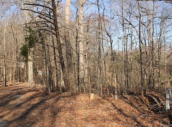 3rd image of 174 Woody Ln