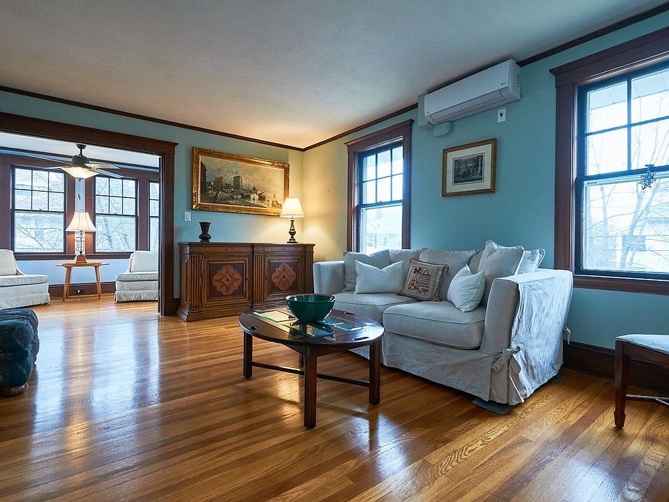 1st image of 129 Waverley St