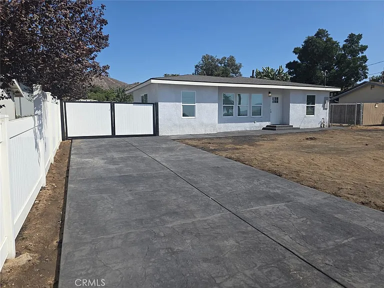 3863 California Ave — Photo 2