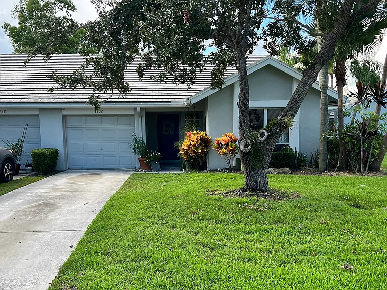 3326 SW Villa Pl — Photo 1
