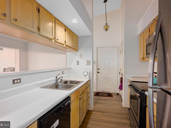 3rd image of 2937 Katewood Ct #5