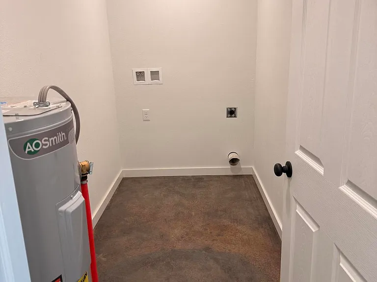 211 W Sunrise St #A — Photo 6