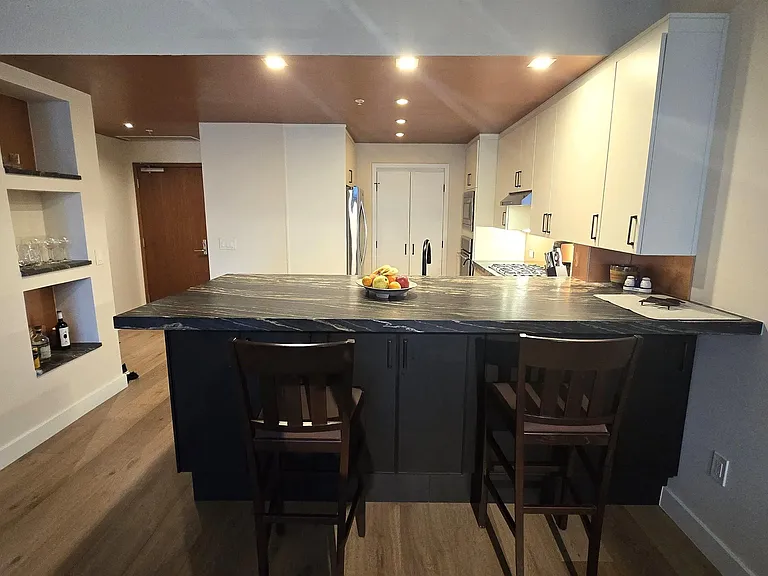 325 7th Ave #1301 — Photo 9