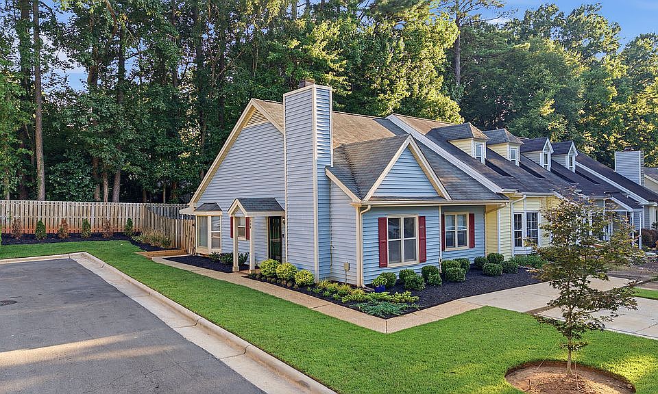 1st image of 139 Village Green Trl