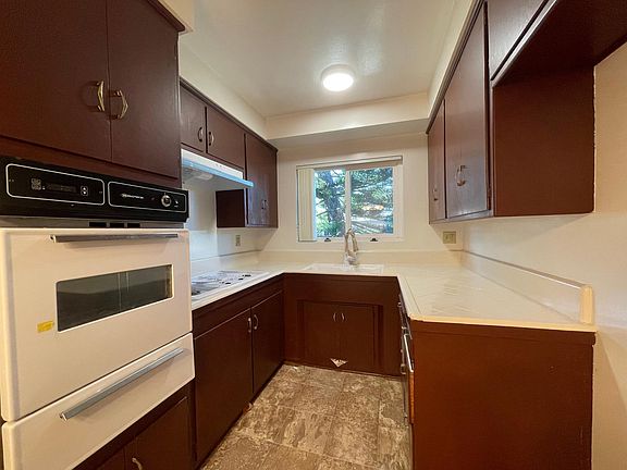 5th image of 2727 Montrose Ave APT 13