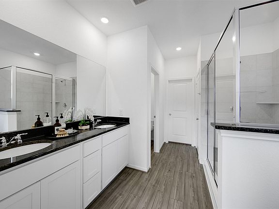4th image of 26722 Plain Glee St