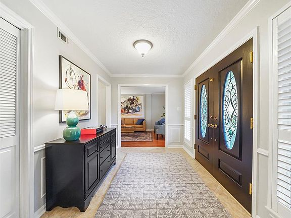 ENTER YOUR NEW HOME WITH DOUBLE STEAL WINDOW FRAMED DOORS