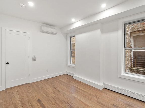 4th image of 232 Van Horne St #3A