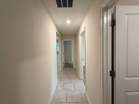 4th image of 416 N Andrea Cir