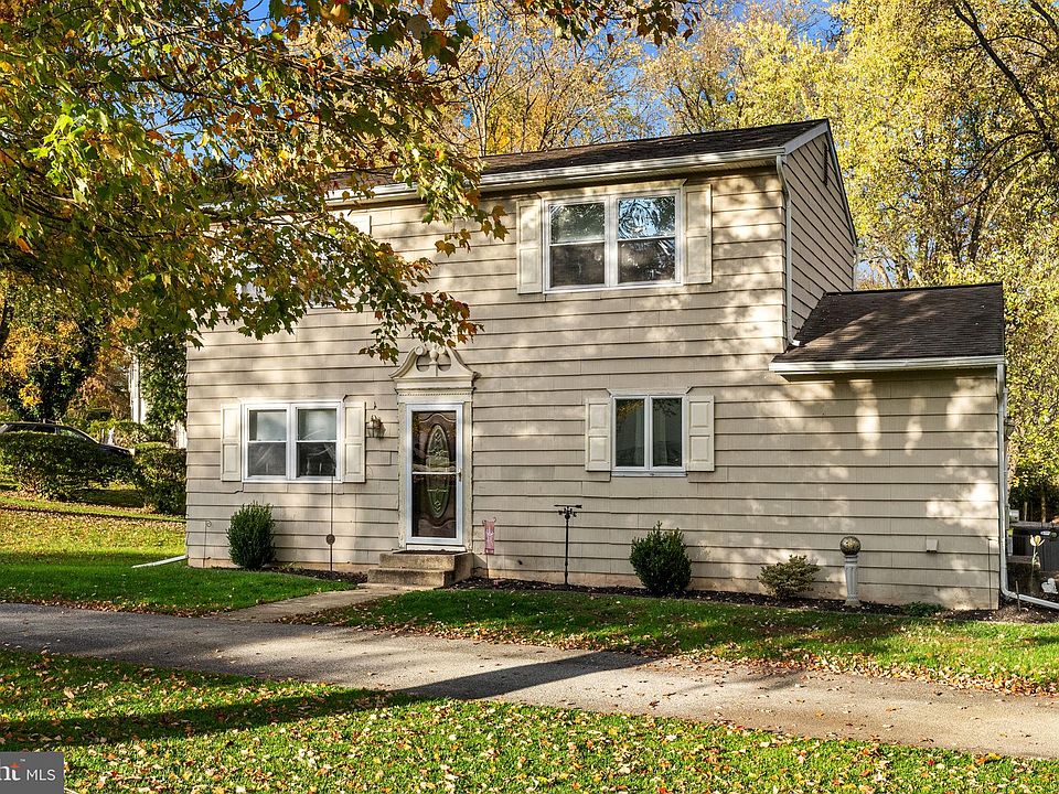 1st image of 1 Hillcrest Dr