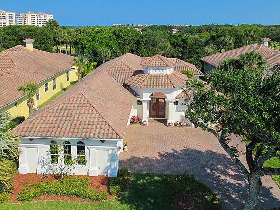 3rd image of 832 Aquarina Blvd