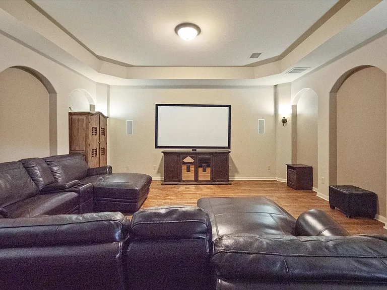 10941 Yorkshire Ln — Photo 31