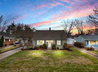 568 Bassett Rd, Bay Village, OH 44140