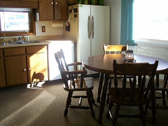Large Eat-In Kitchen w/great sunlight.