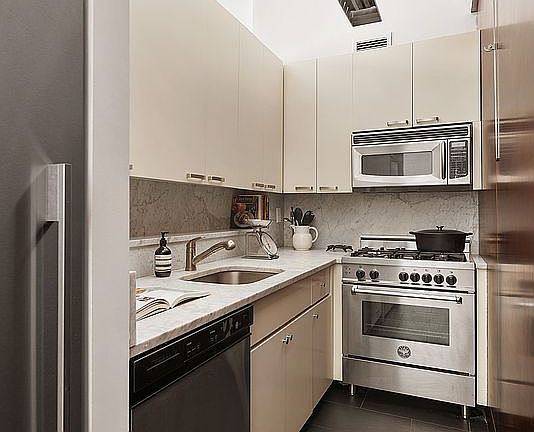 4th image of 125 E 12th St APT 2H