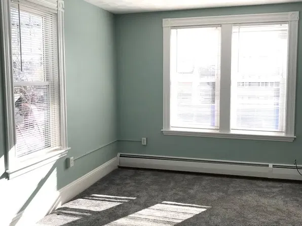 406 Cabot St APT 2L, Beverly, MA 01915