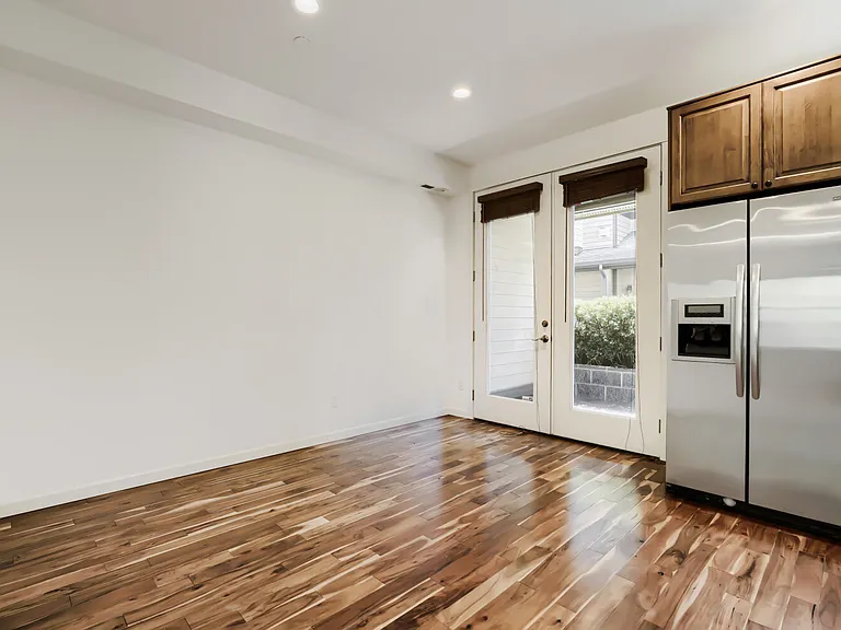 303 Bellevue Way SE — Photo 15