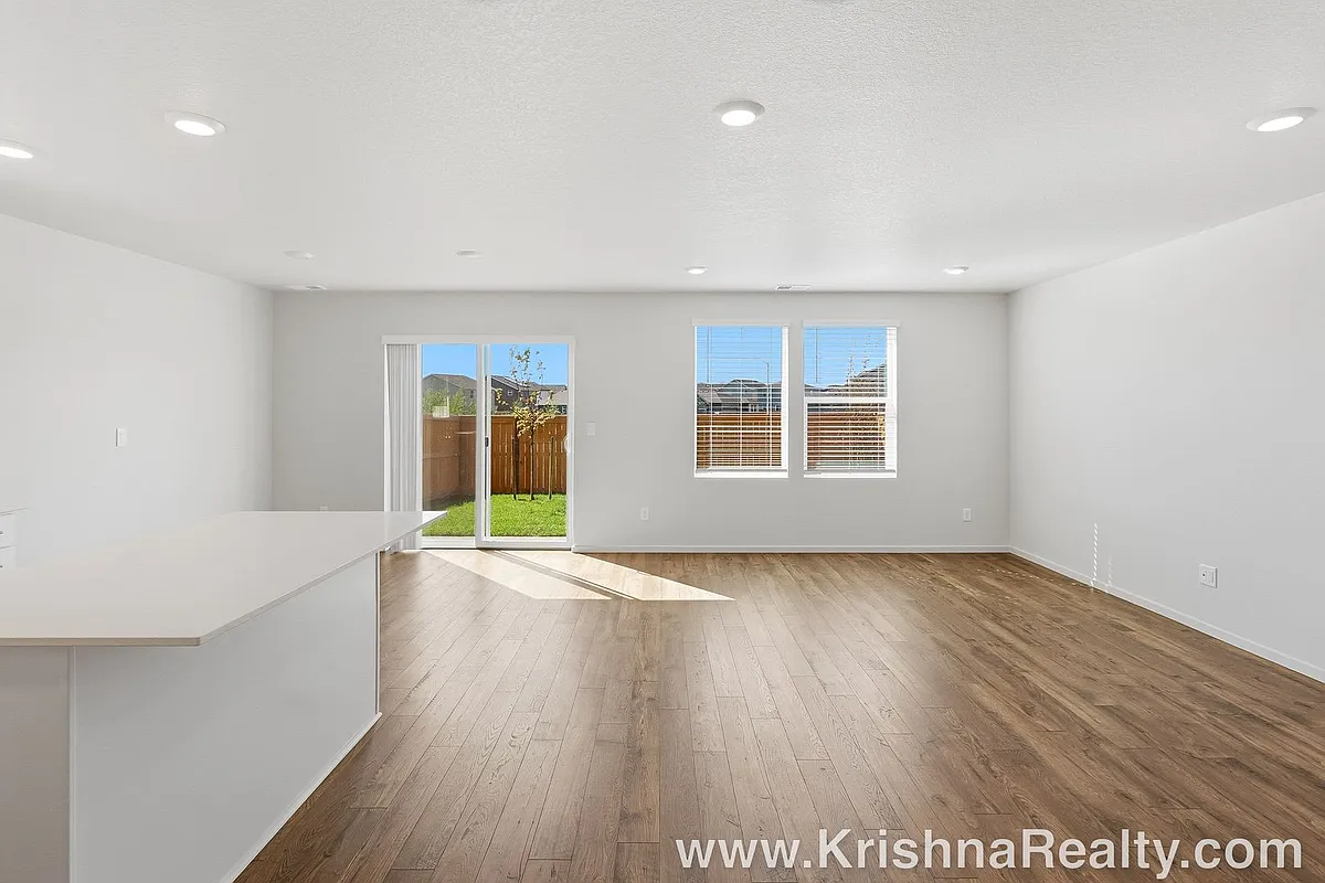 Building Photo - 4978 Dilling Ave NE