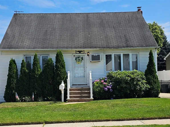 671 Blackstone Ave, East Meadow, NY 11554