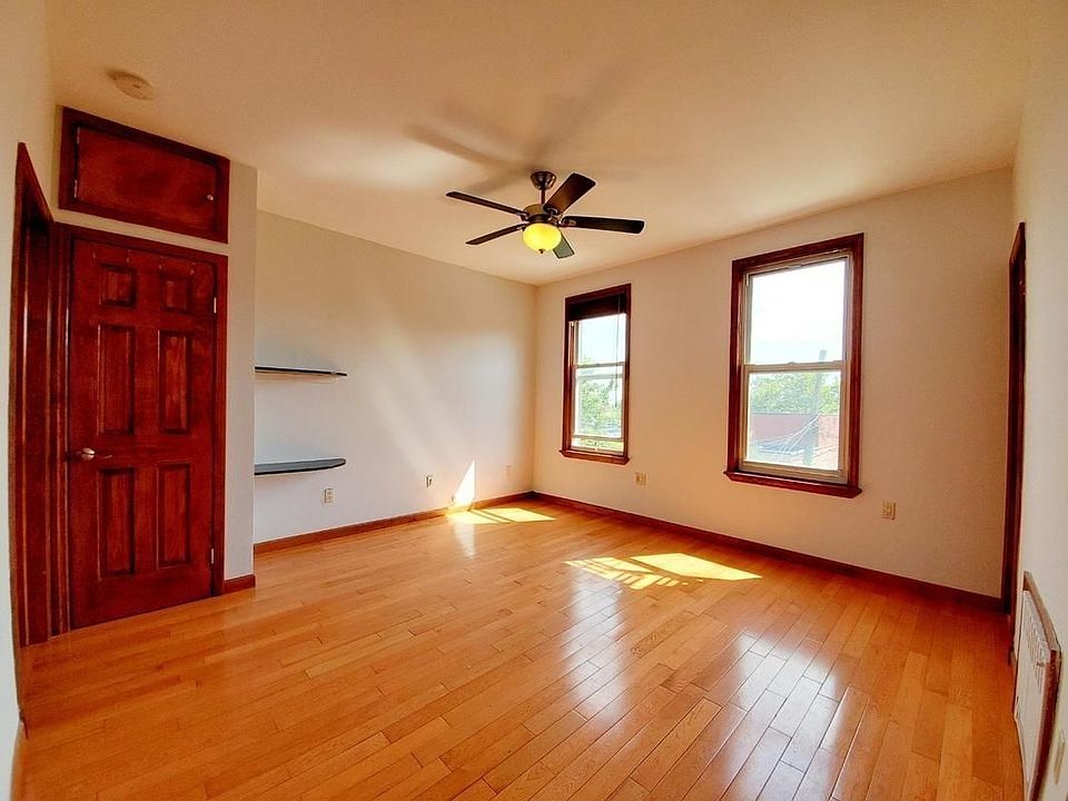 1st image of 556 17th St #2B