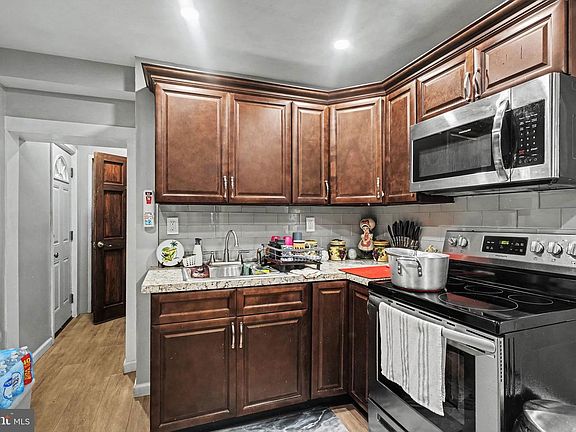 4th image of 567 Rockland St