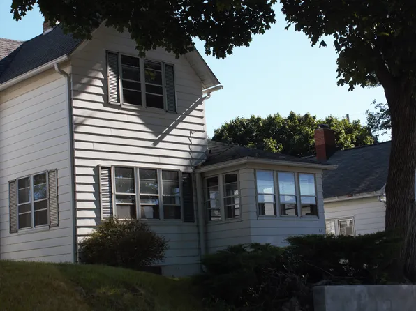 618 12th Ave S, Clinton, IA 52732