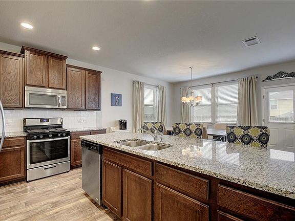 3rd image of 503 Twisted Oaks Ln