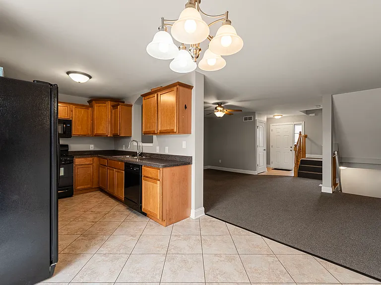 412 N Grainger Ln — Photo 5